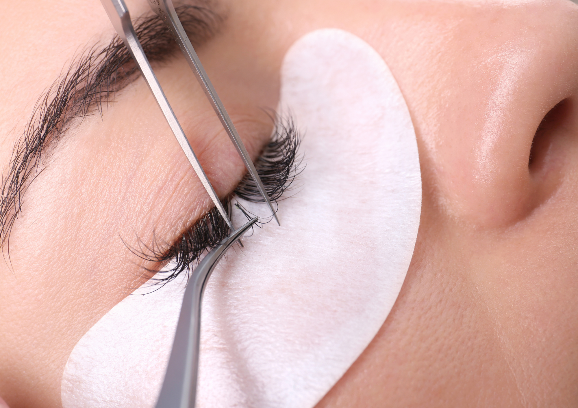 Why Personalized Lash Design Creates a Better Beauty Experience